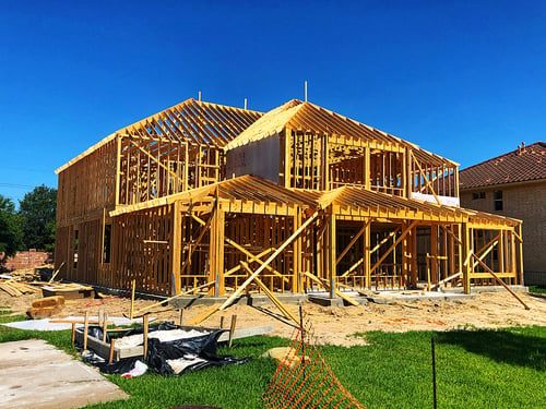 Hiring a General Contractor in Quebec: What to Check Before You Sign